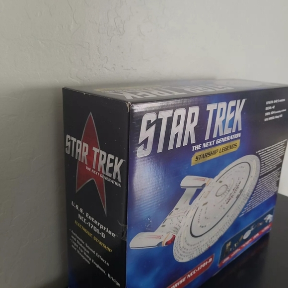 2014 Star Trek Next Generation Enterprise NCC-1701-D "All Good Things"  NIB - Picture 3 of 16